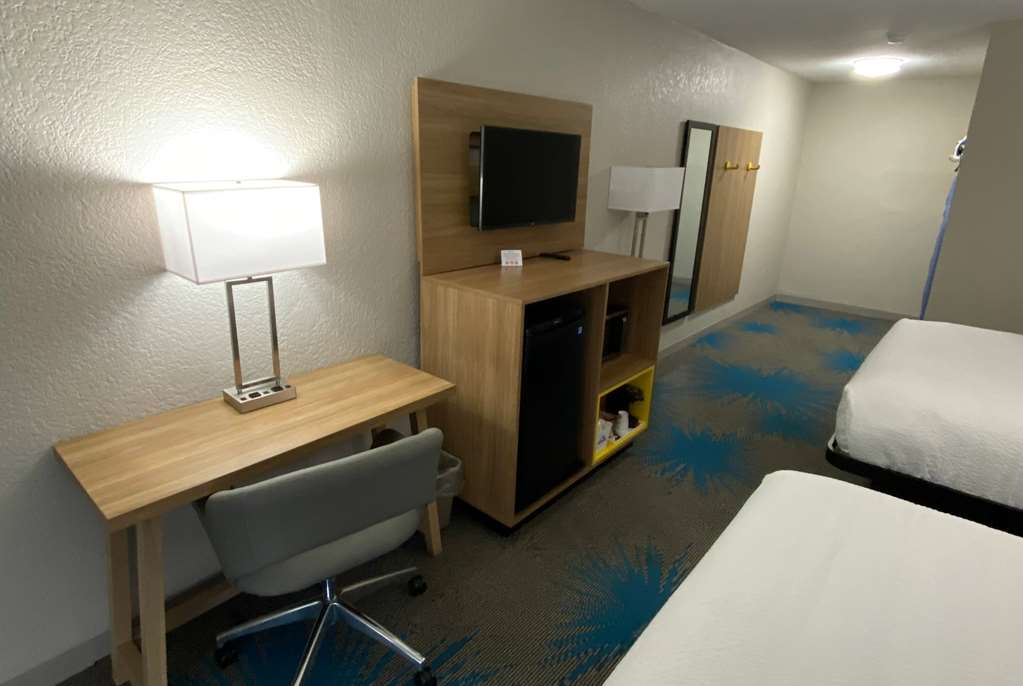 Days Inn by Wyndham Waco University Area - photo 32