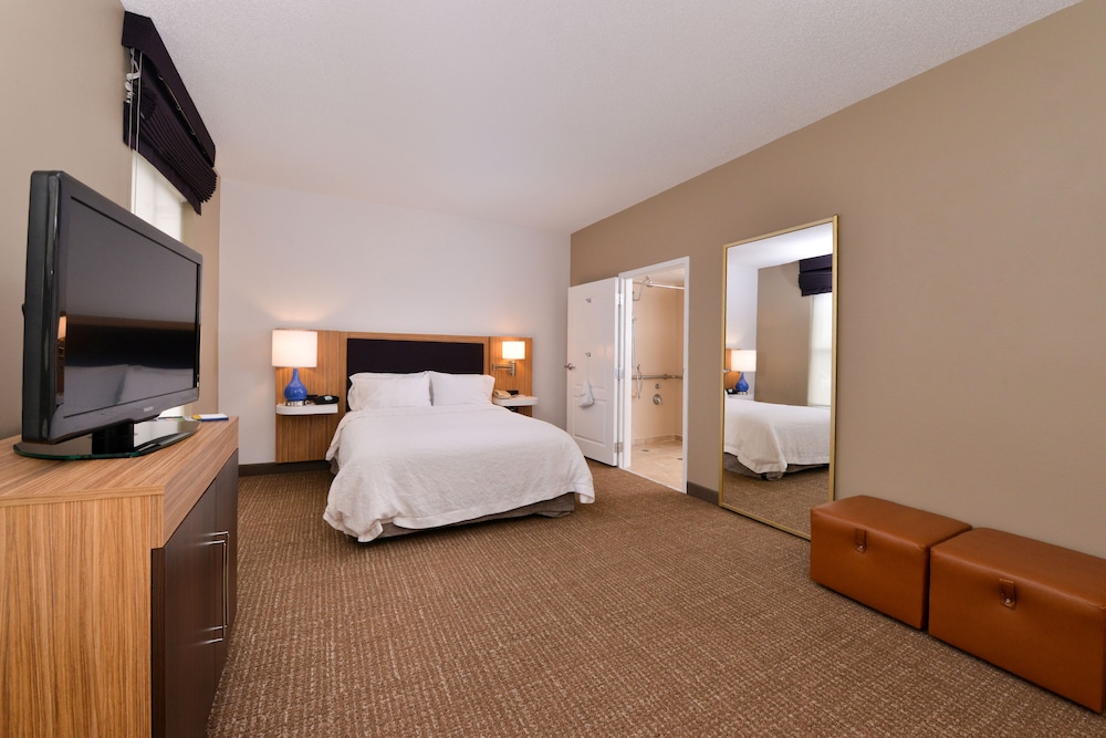 Hampton Inn & Suites Plymouth - photo 15