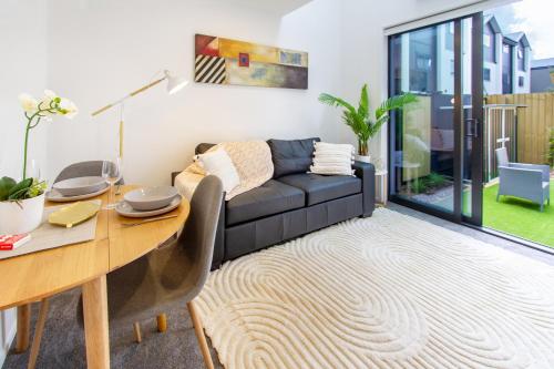 Botanic Bliss Bungalow: 1 bed loft — 4-Star Luxury Hotel in Christchurch, New Zealand
