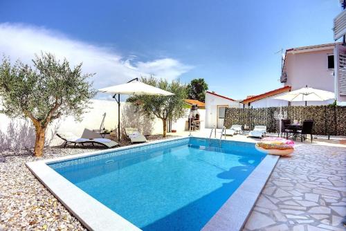 Cozy villa Michelle with private pool near Pula — 4-Star Luxury Hotel in Liznjan, Croatia