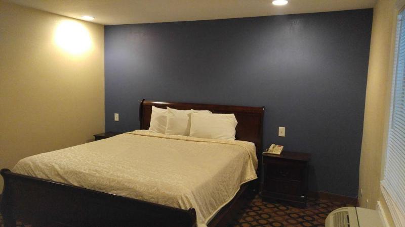 Surf City Inn and Suites - photo 2