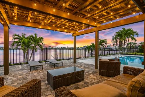 Sunrise Paradise Waterfront — 4-Star Luxury Hotel in Cape Coral, United States