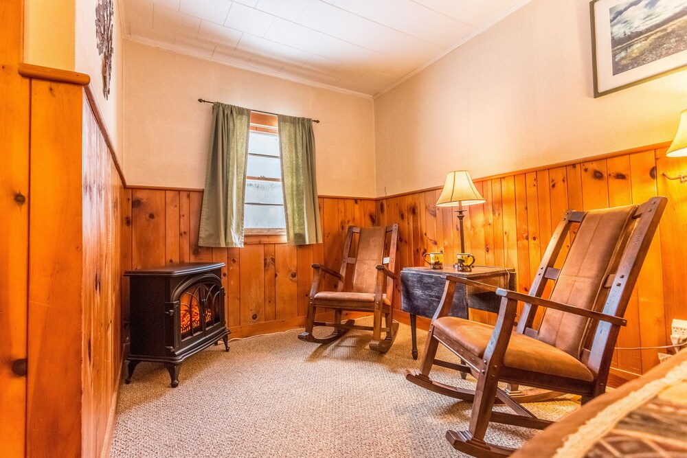 Adk Trail Inn - photo 9