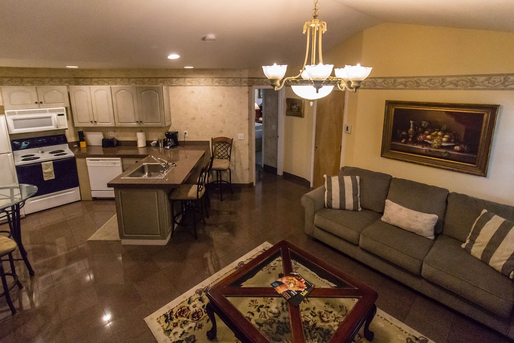 Grass Valley Courtyard Suites - photo 20