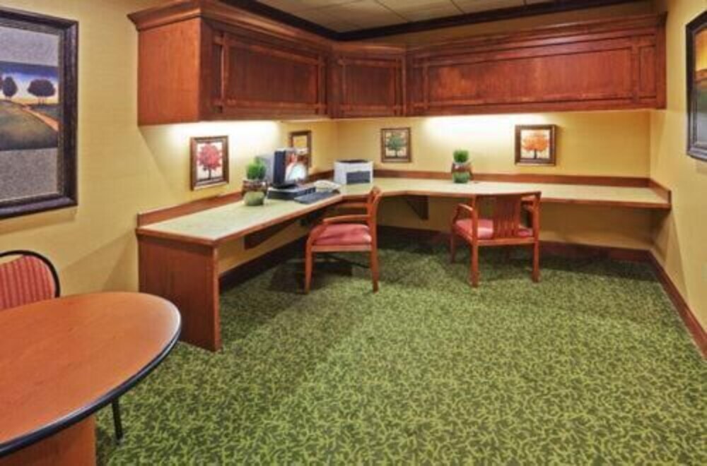 The Q Hotel & Suites - photo 12