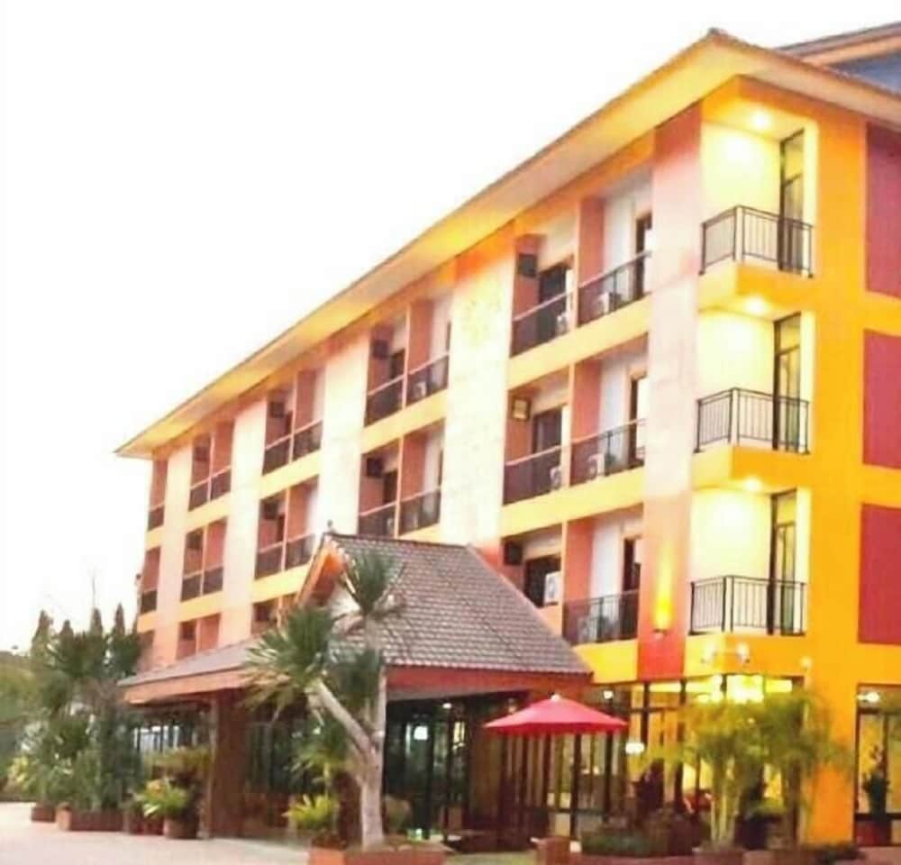 Tawan Anda Garden Hotel in Surat Thani, Thailand