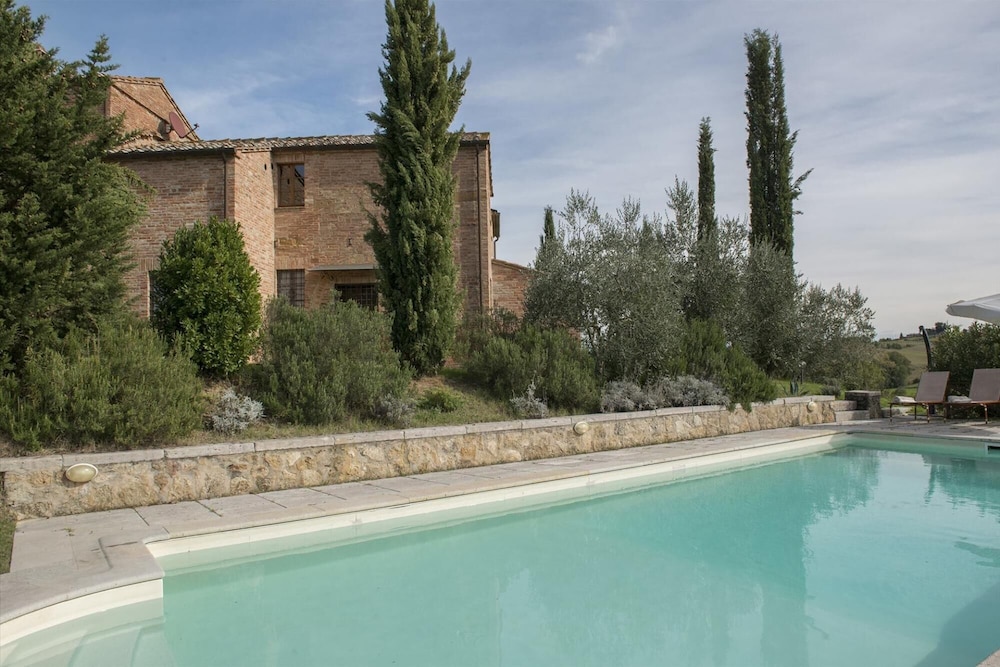 Casale Dei 12 in Montepulciano — 4-Star Luxury Hotel in Montepulciano, Italy
