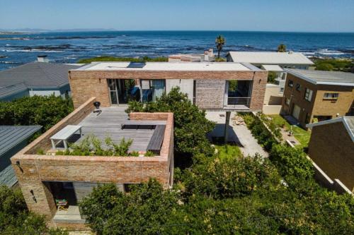 House Fynbos sea view far and wide — 4-Star Luxury Hotel in Hermanus, South Africa