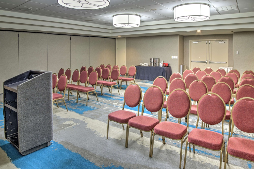 Embassy Suites by Hilton Indianapolis North - photo 38