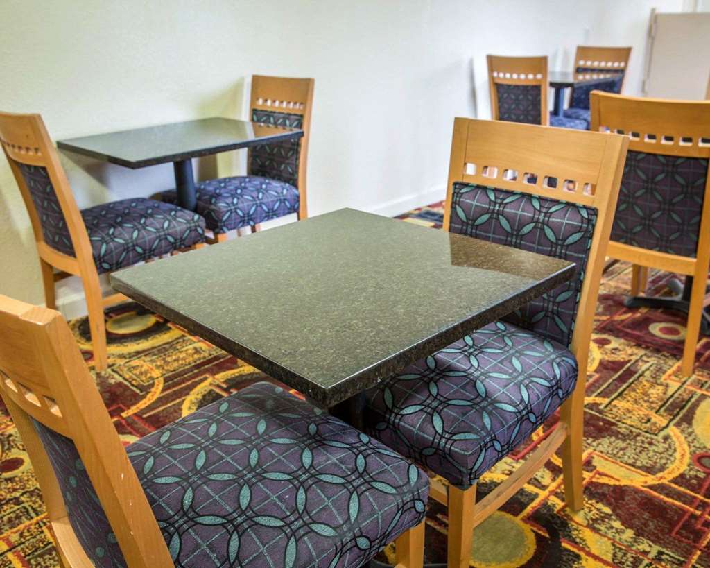 Rodeway Inn & Suites Plymouth Hwy 64 - photo 27
