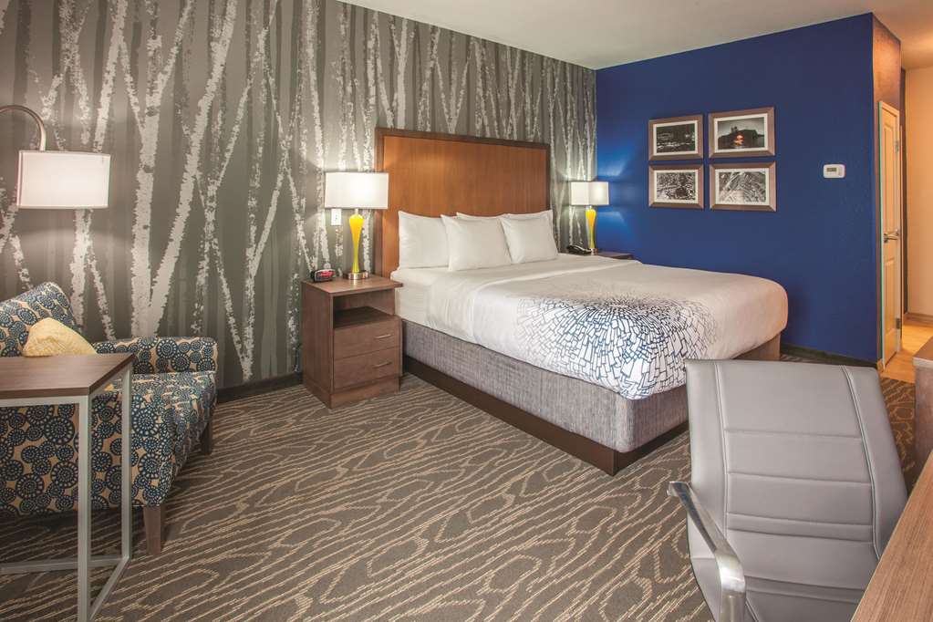 La Quinta Inn & Suites by Wyndham Duluth - photo 11