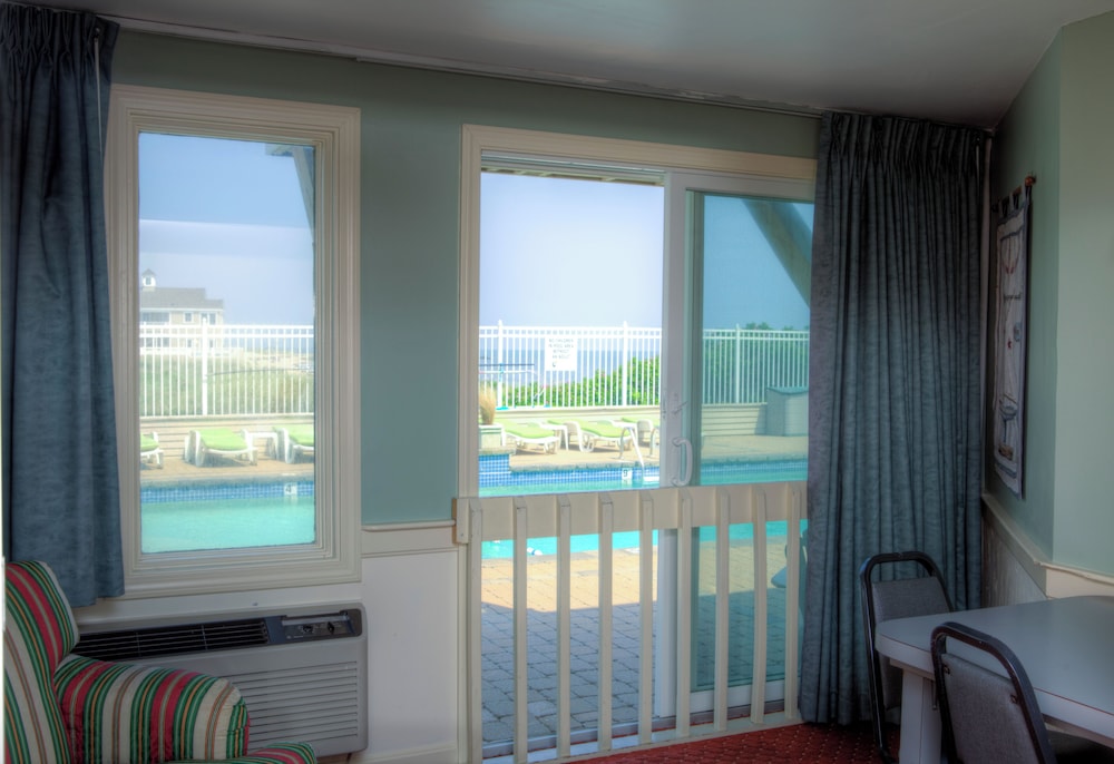The Corsair & Cross Rip Oceanfront Resort - photo 3