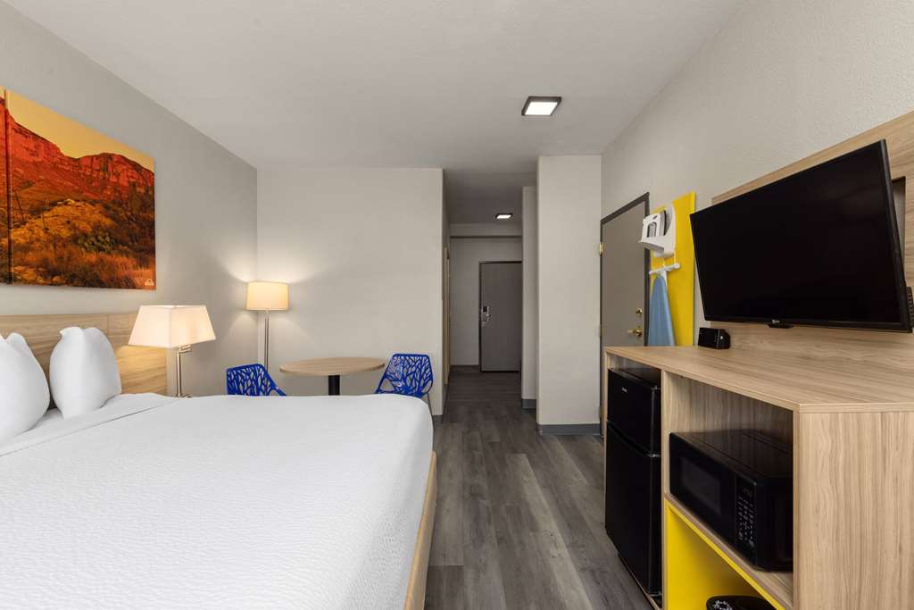 Days Inn & Suites by Wyndham Tucson Marana - photo 25