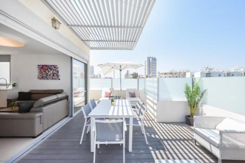 Skylight 3Br In Bograshov By Holyguest — 4-Star Luxury Hotel in Tel Aviv, Israel