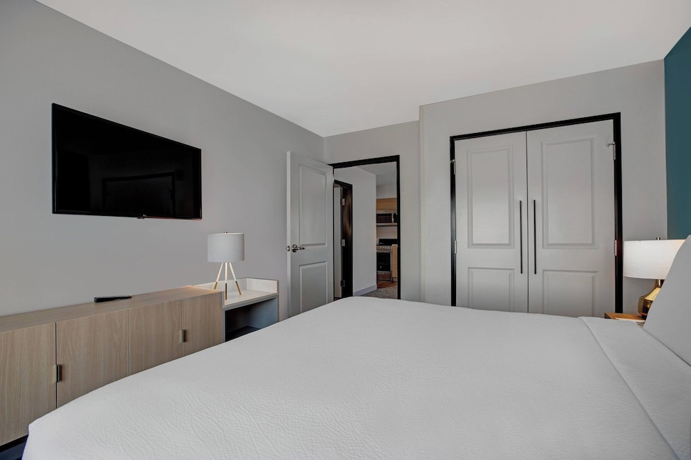 TownePlace Suites by Marriott Phoenix Glendale Sports & Entertainment District - photo 17