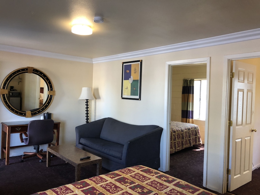 Lamplighter Motel - photo 35