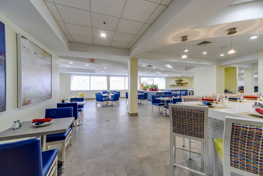Hotel RL St. Louis Airport - photo 11