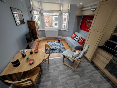 Lovely 1 Bedroom Flat In Finsbury Park Emirates Stadium — 4-Star Luxury Hotel in London, United Kingdom