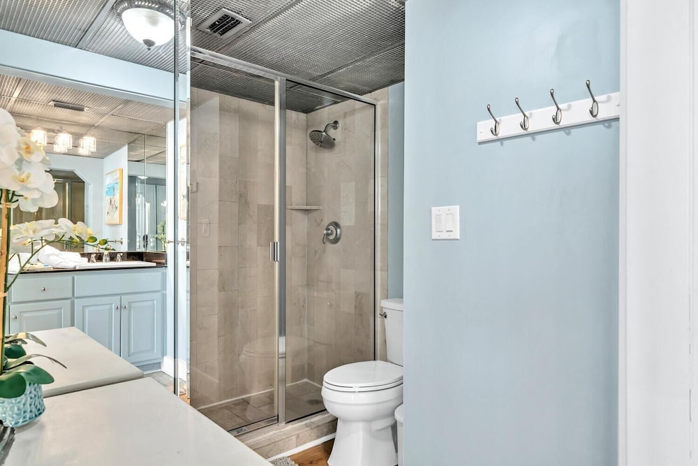 Edgewater Tower 2 404 - photo 13