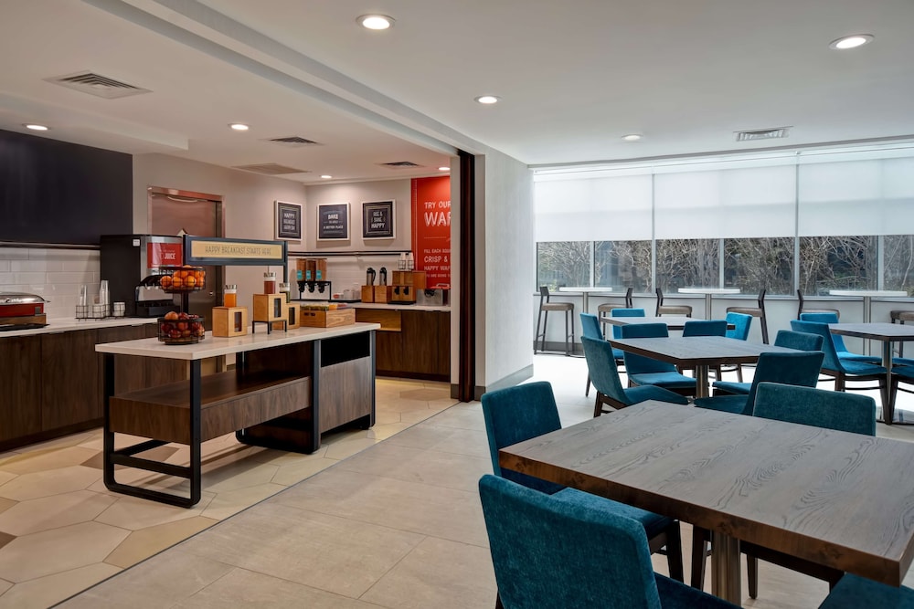 Hampton Inn Ny Jfk - photo 20