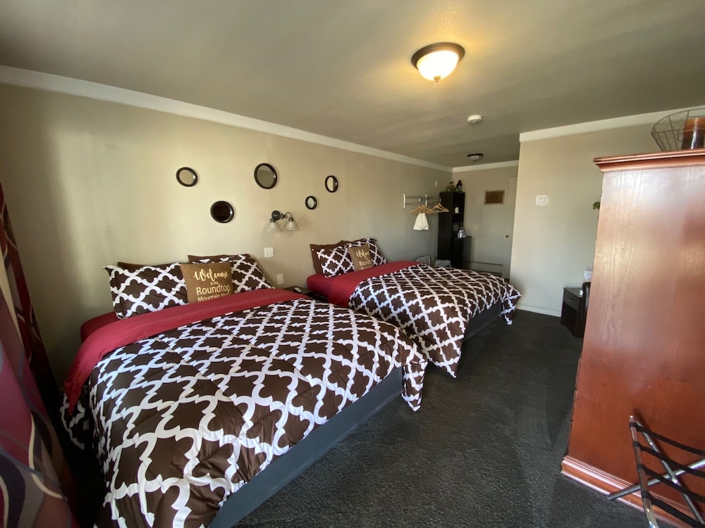 Roundtop Mountain Vista Cabins and Motel - photo 16