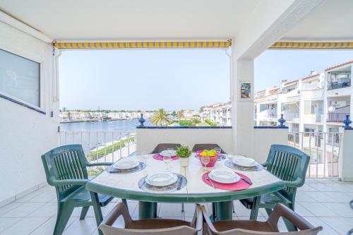 Apart Rent Sant Maurici 211 — 4-Star Luxury Hotel in Empuriabrava, Spain
