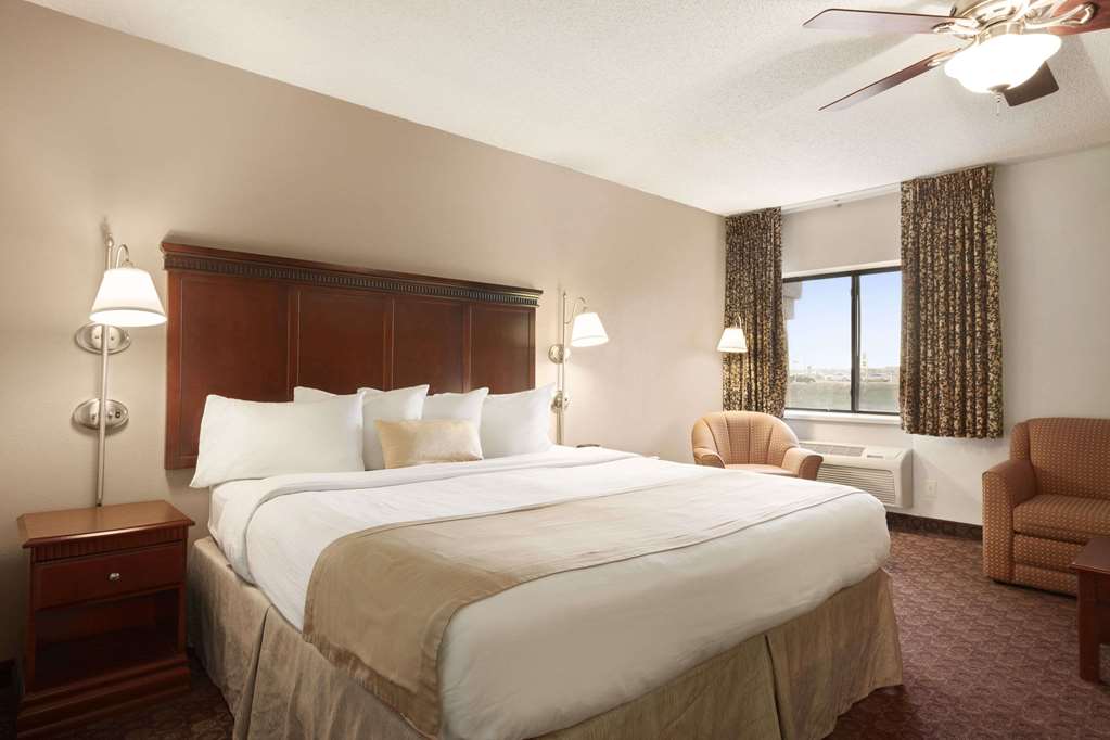 Baymont by Wyndham Sioux Falls - photo 12