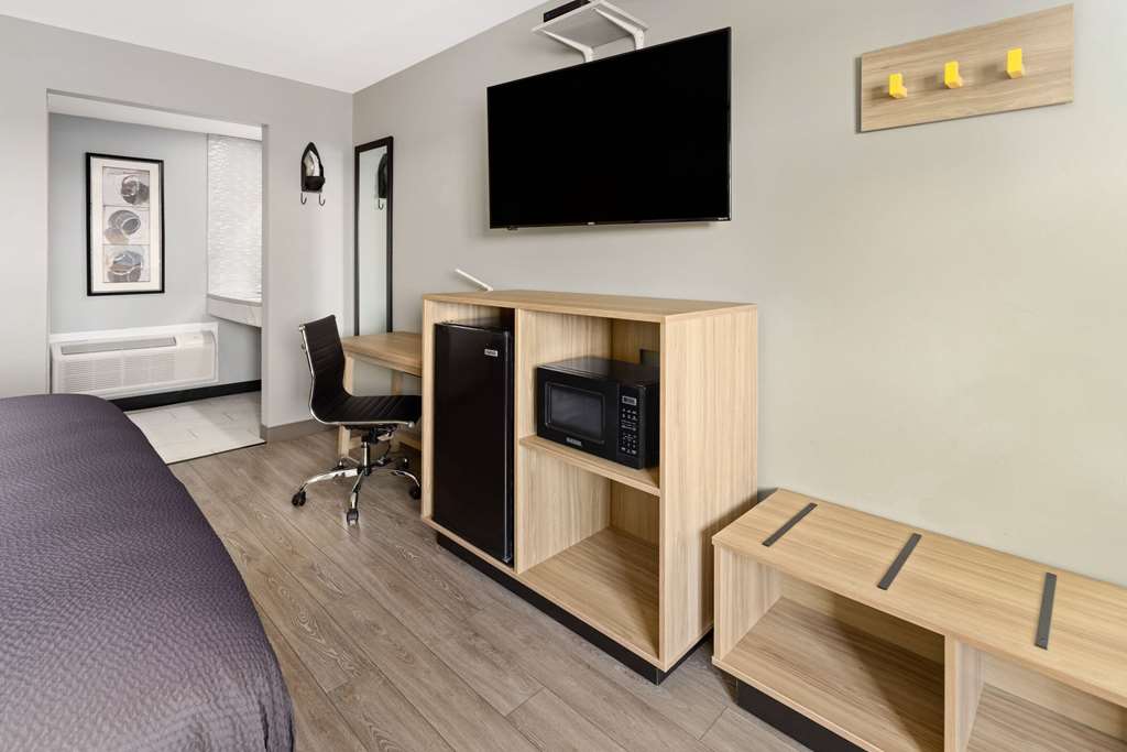 Super 8 by Wyndham Hazleton - photo 15