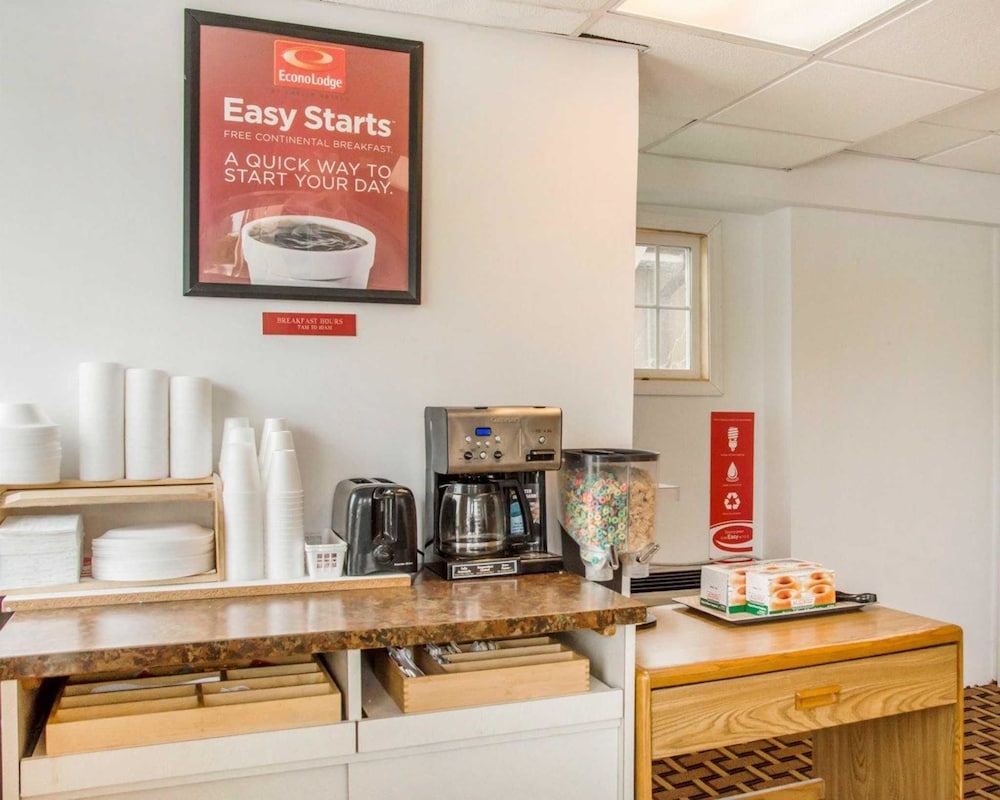 Econo Lodge Franklin Springboro - photo 8