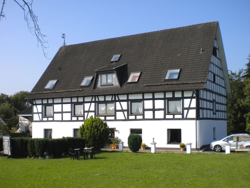 Silbecke Forest View Apartment — 4-Star Luxury Hotel in Attendorn, Germany