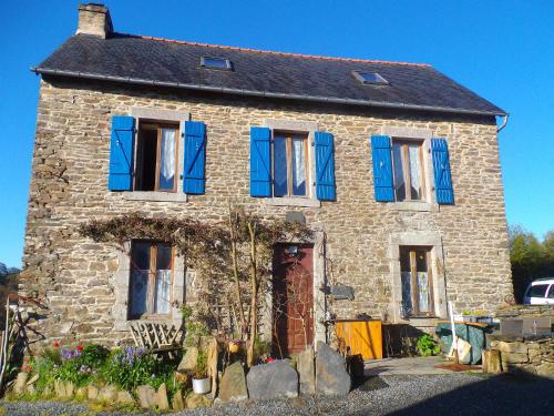 Tyrbourg — hotel in Loperec