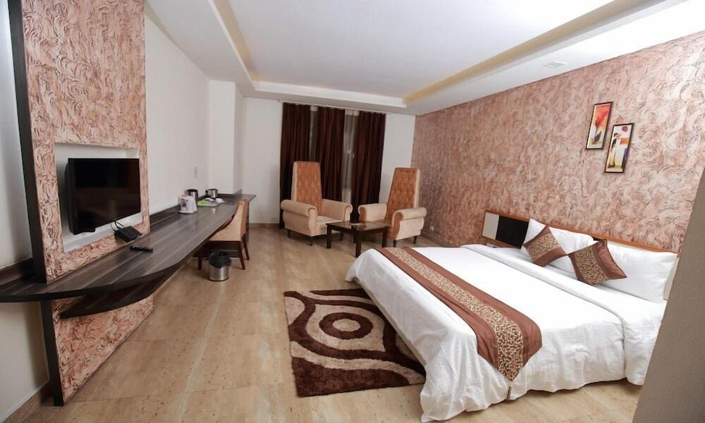 Hotel Royal Paradise — hotel in Karnal