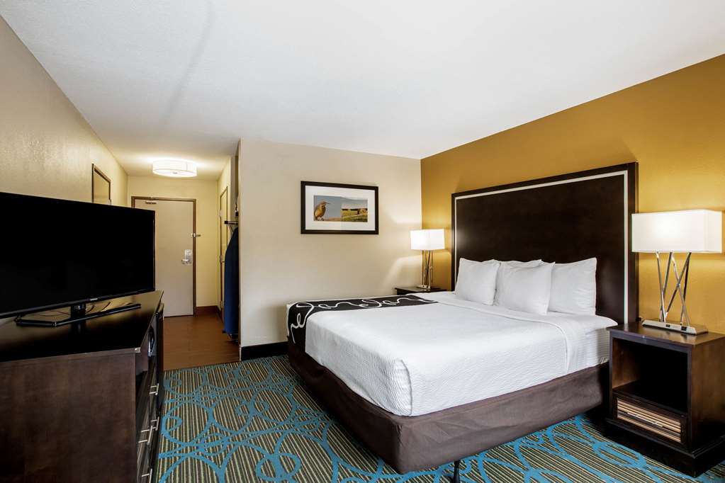 La Quinta Inn & Suites by Wyndham Emporia - photo 16