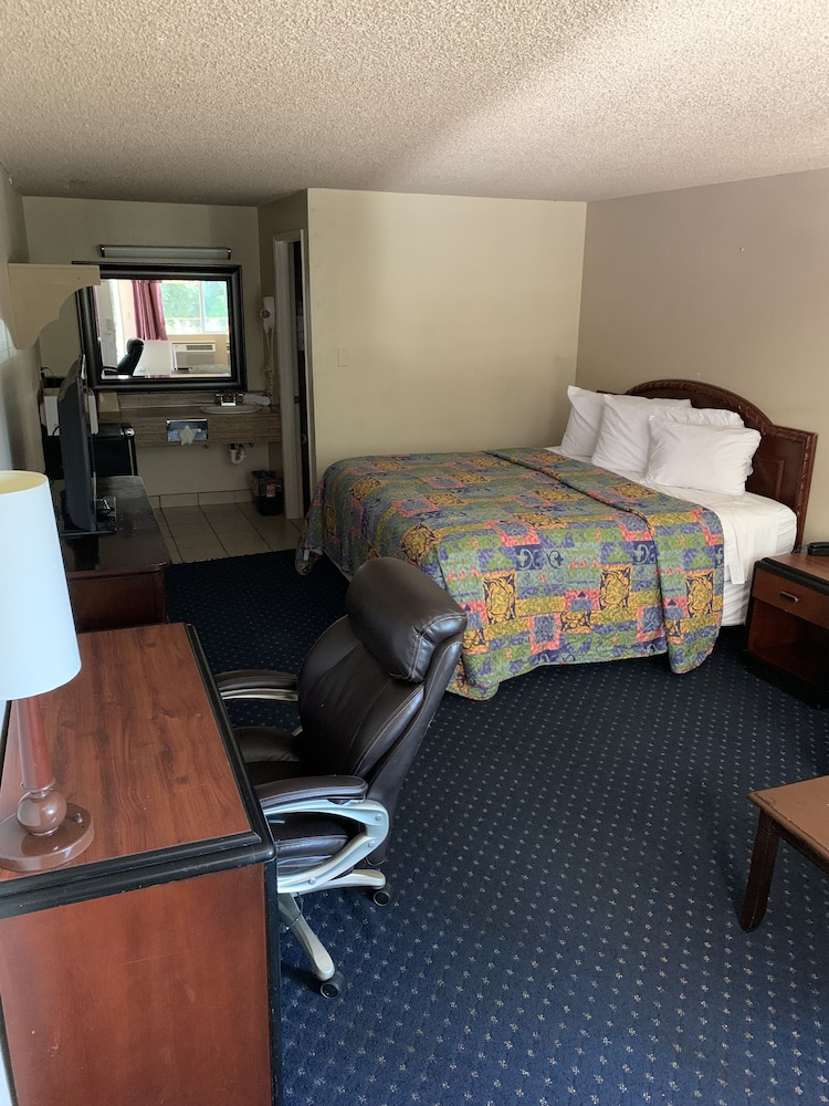 Smokey Point Motor Inn - photo 39