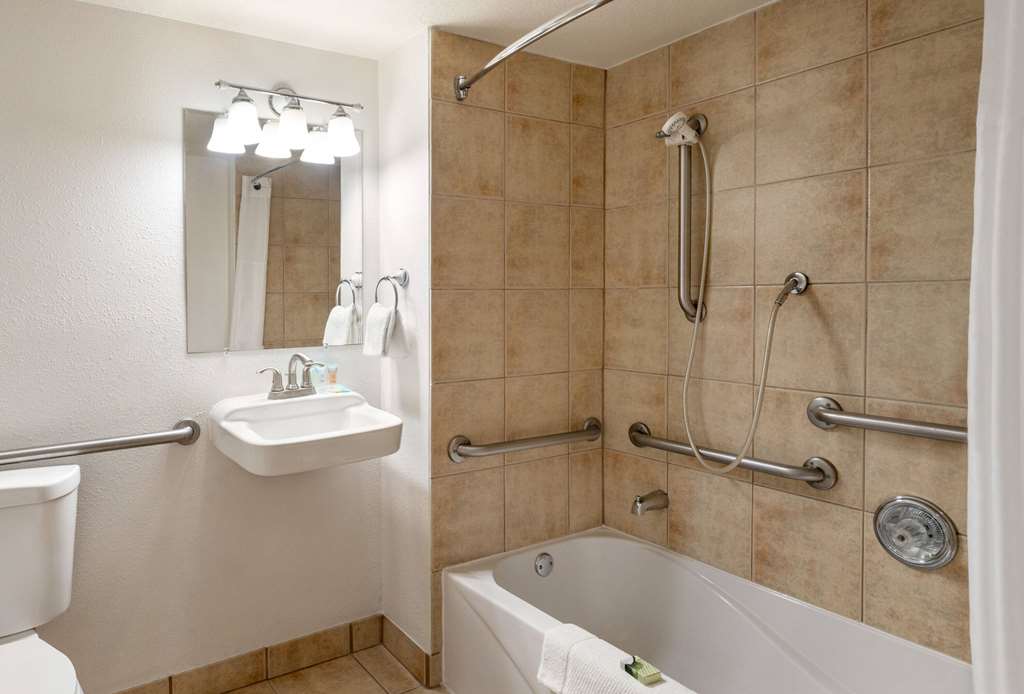 AmericInn by Wyndham Rochester Near Mayo Clinic - photo 34