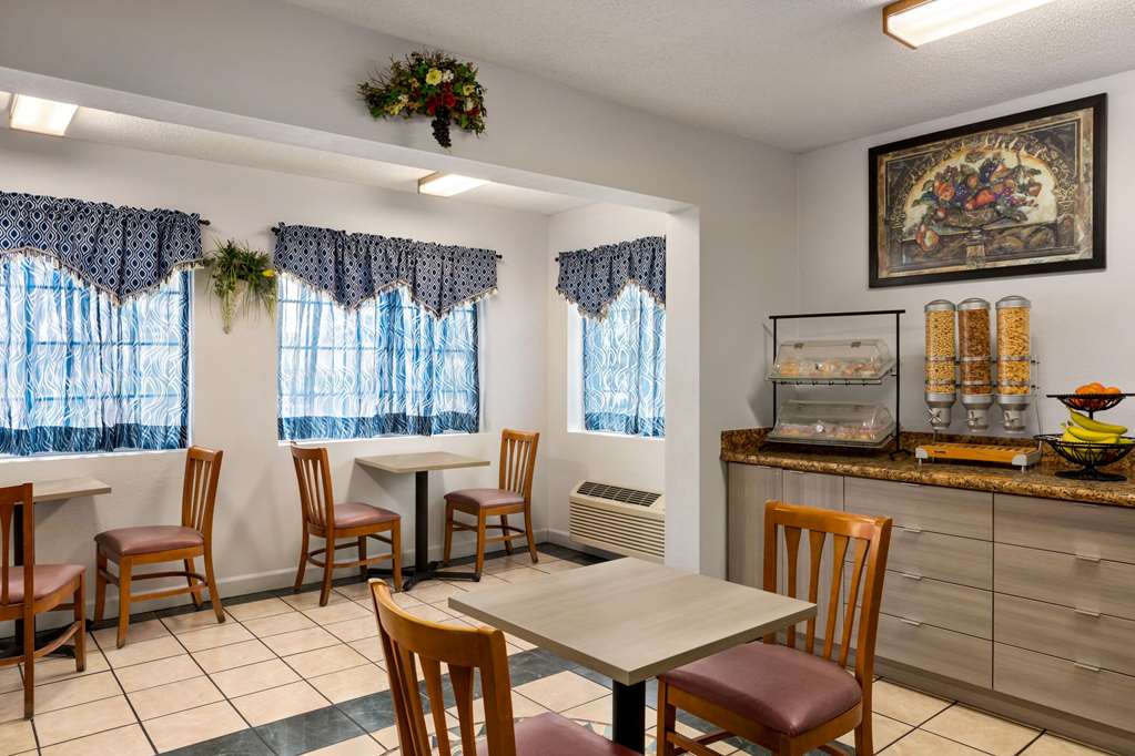 Microtel Inn & Suites by Wyndham Lincoln - photo 33