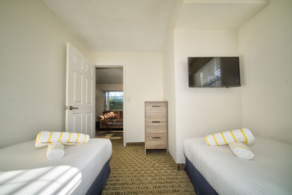 Club Lux Resort By the Beach - photo 5