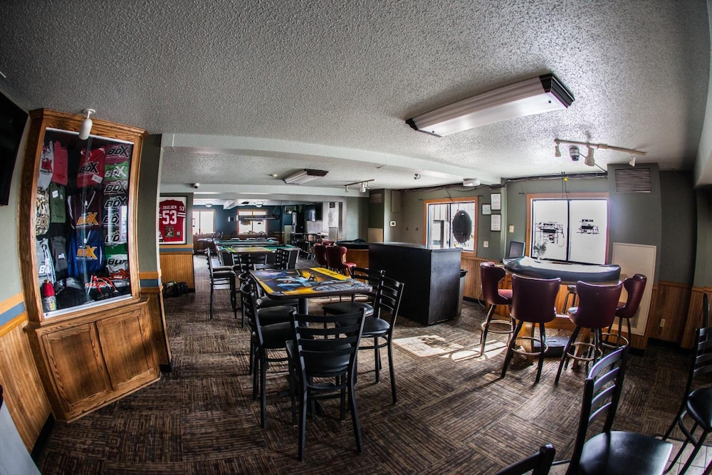 Fargo Inn and Suites - photo 26