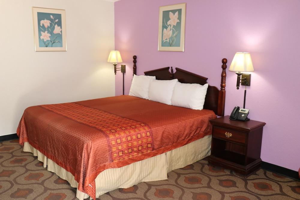 Relax Inn Mineral Wells - photo 10
