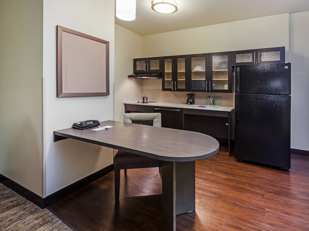 Candlewood Suites Lenexa Overland Park Area - photo 32