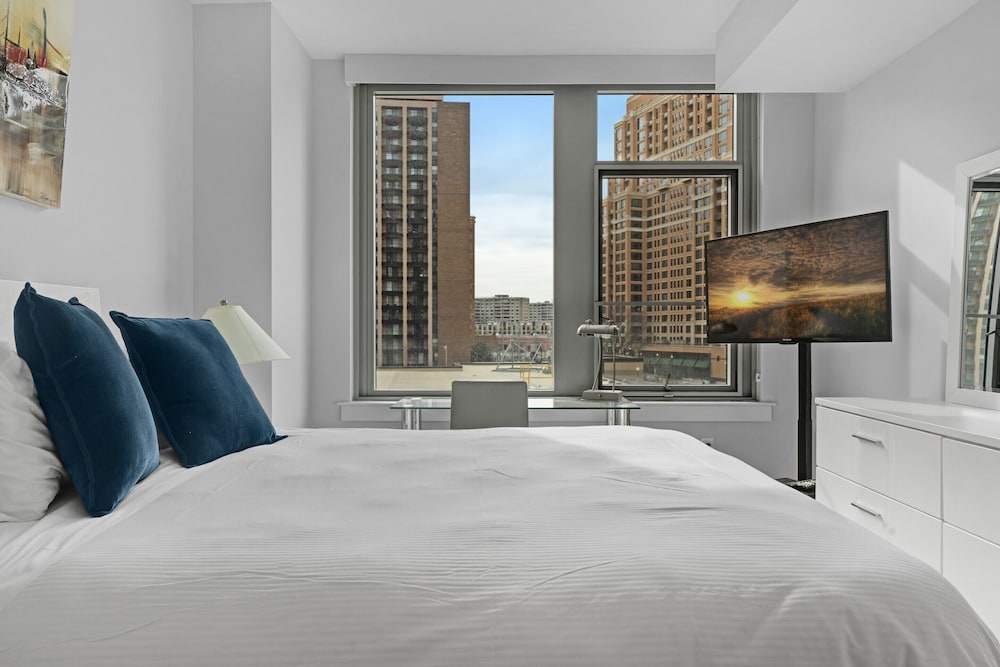 Global Luxury Suites Crystal City - photo 33