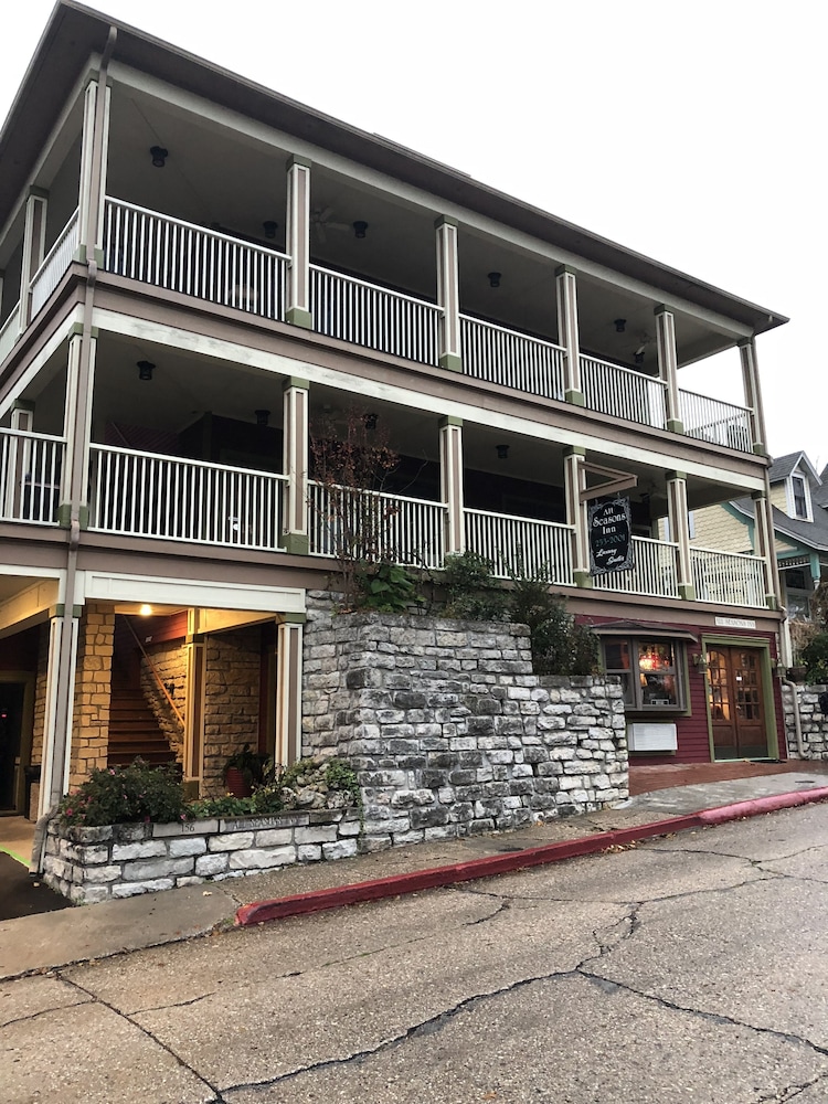 All Seasons Inn — 4-Star Luxury Hotel in Eureka Springs, United States