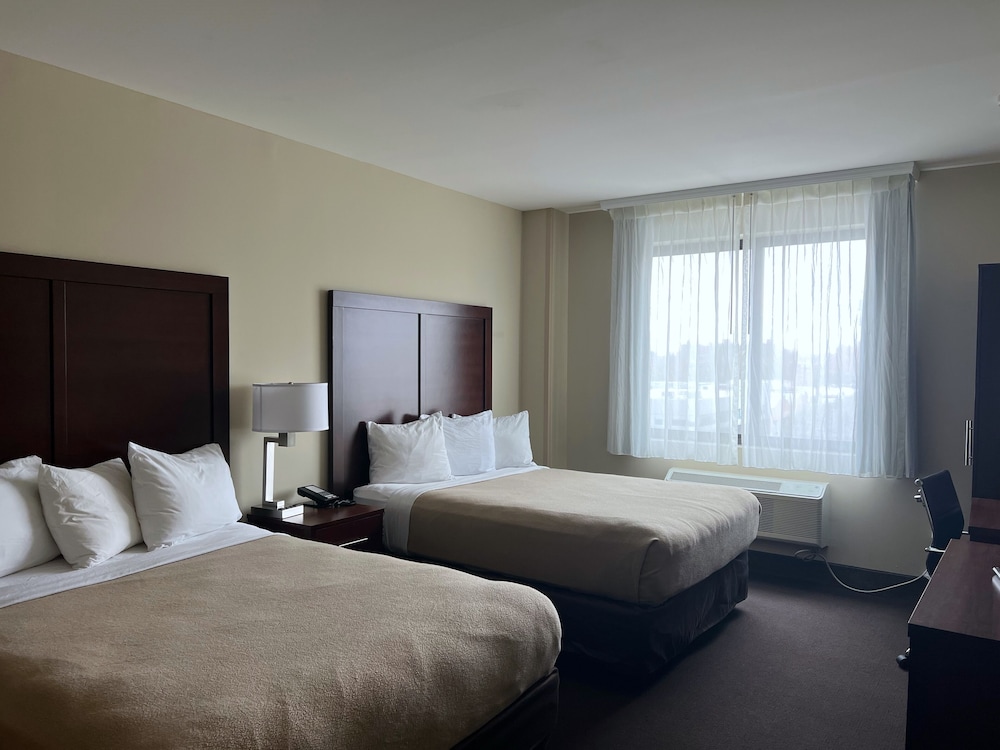 Lotus BLU Inn & Suites - photo 10