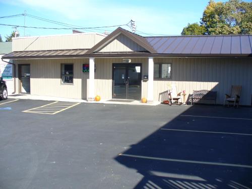 Villager Motel & Glen Manor Estate - photo 9