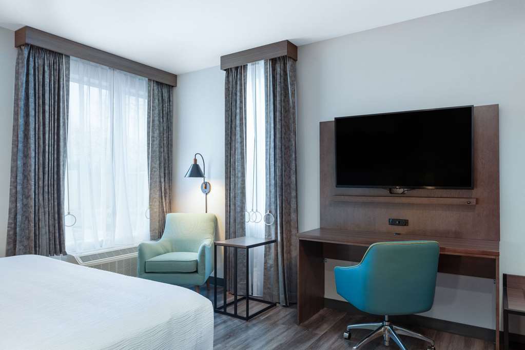 La Quinta Inn & Suites by Wyndham Centralia - photo 43