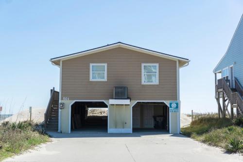 The Beach Fact Oar by Oak Island Accommodations - photo 7