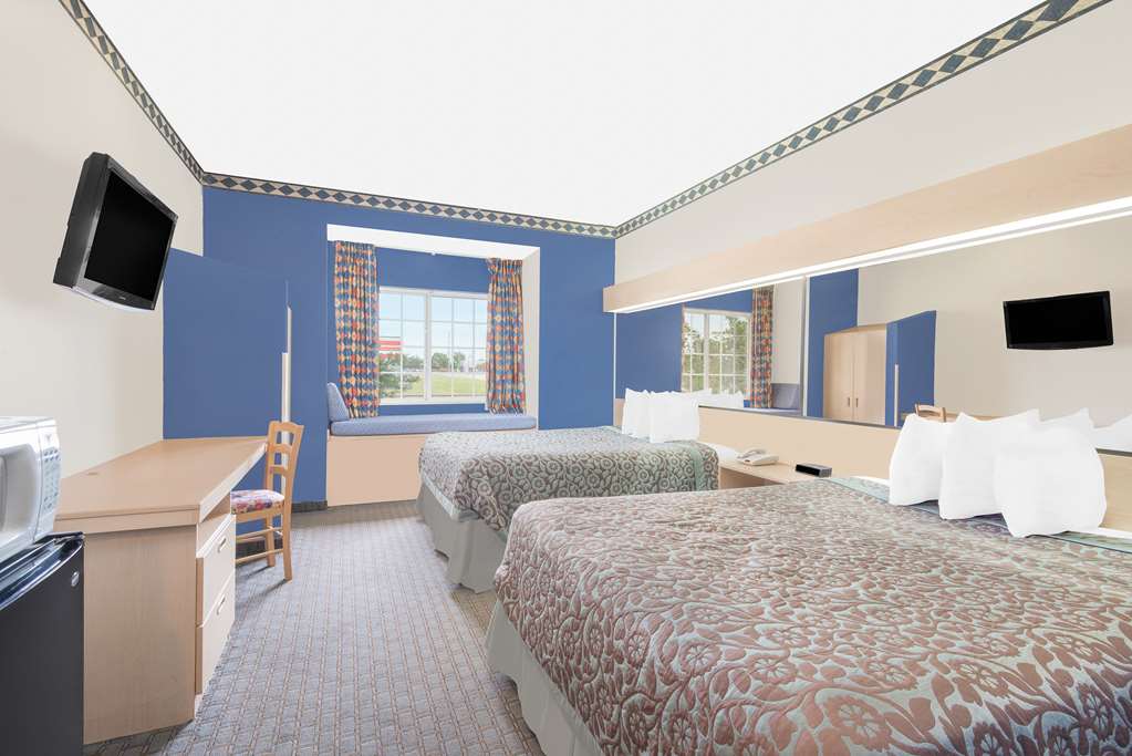 Days Inn & Suites by Wyndham Hutchinson - photo 6