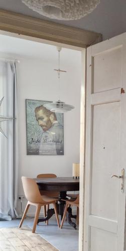 Hillside View House with Garden Private Parking Quiet Location 12 Min To Old Town Anytime Long Stays Welcome — 4-Star Luxury Hotel in Vilnius, Lithuania