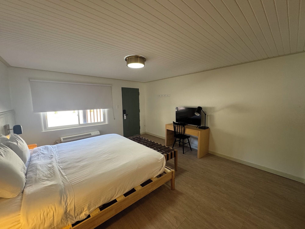 Pikes Peak Inn - photo 4