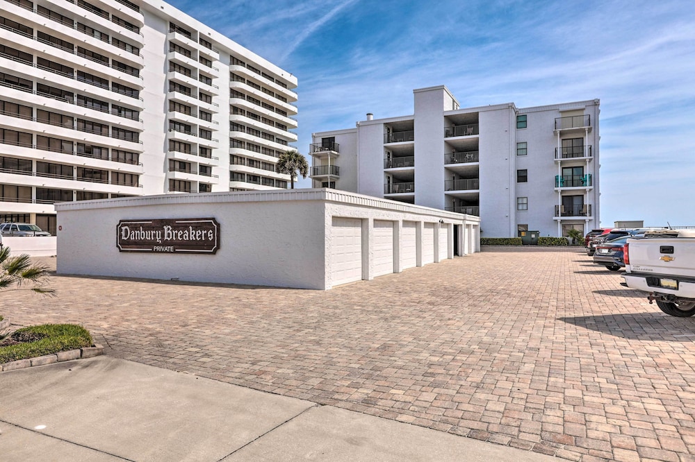 Oceanfront Retreat w Beach & Resort Access - photo 29